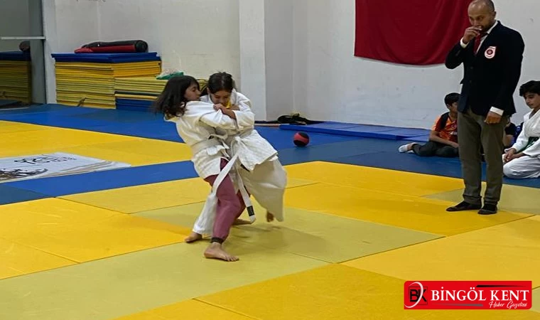 Bingöl’de judo müsabakaları yapıldı