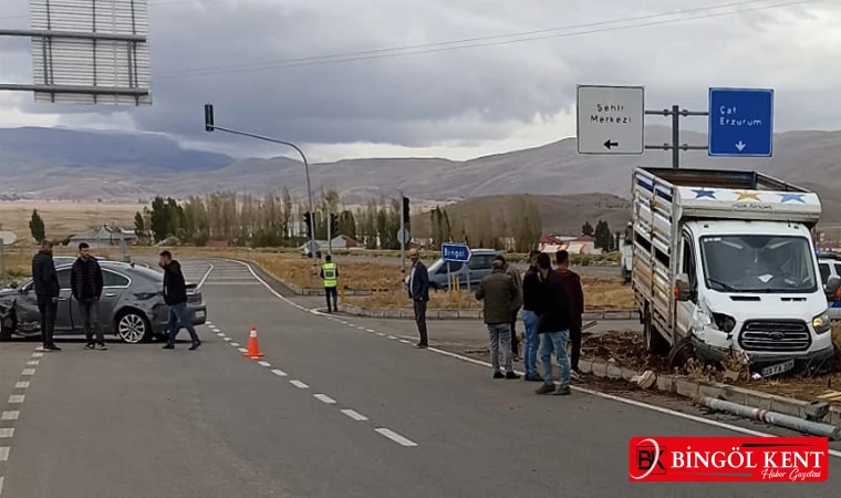 Karlıova'da kaza: 2 yaralı