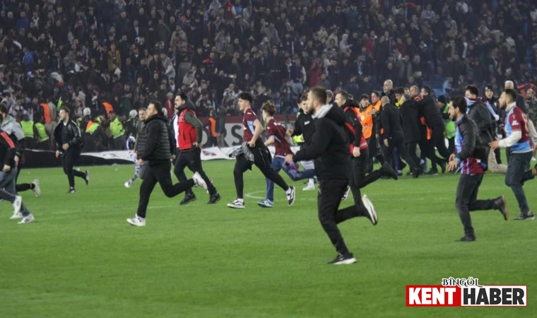 Trabzonspor-Fenerbahçe Maçı: Sahada Yaşanan Olaylar Sonrası 12 Şahıs Gözaltına Alındı