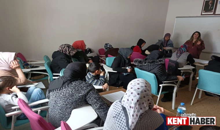 Bingöl'de Kadınlar İçin Okuma-Yazma Kursu Açıldı