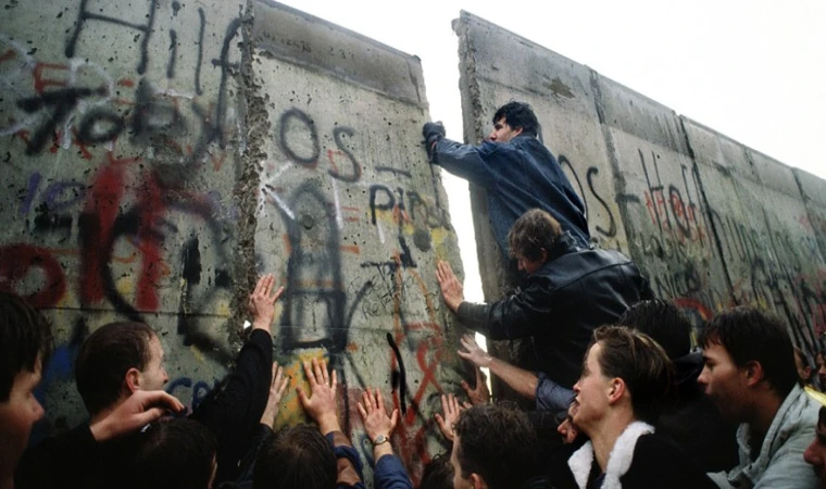 Berlin Duvarı'nın Yıkılışı ve Bingöl'ün Yeniden Doğuşu