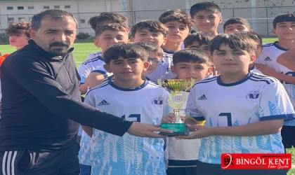 Bingöl'de Yıldızlar Futbol Turnuvası tamamlandı