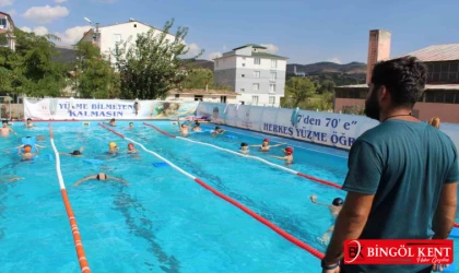Solhan'da 300 Çocuk, Gençlik Merkezi'nin Yüzme Kursuyla Suyla Tanıştı!