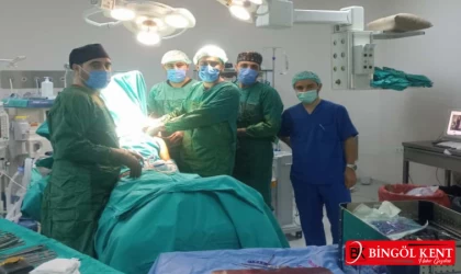 Bingöl Devlet Hastanesinde narkozsuz köprücük kemiği kırığı ameliyatı yapıldı