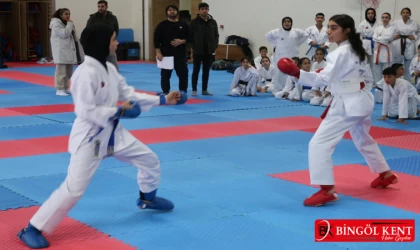 Bingöl'de Karate İl Birinciliği Ödül Heyecanı
