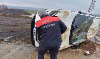 Bingöl'de Otomobil Kontrolden Çıktı: 1 Yaralı!