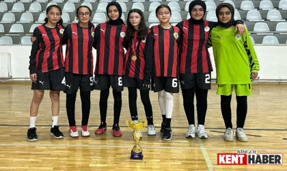 Karlıova'dan Kız Futsal Takımı, 'Bingöl İl Birincisi' Olarak Bölge Yarışmalarına Katılacak!