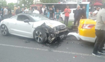 Diyarbakır’da Otomobil Kazası: 1 Yaralı