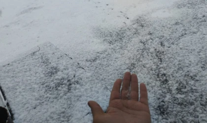 Mayıs Ayında Kar Yağışı Köyü Kışa Döndürdü!