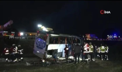 Otobüs Şarampole Devrildi: 2 Ölü, 40 Yaralı
